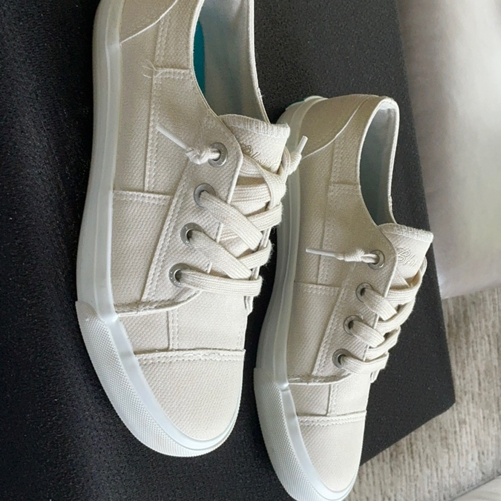 Blowfish White Sneakers Minimalist Design Casual